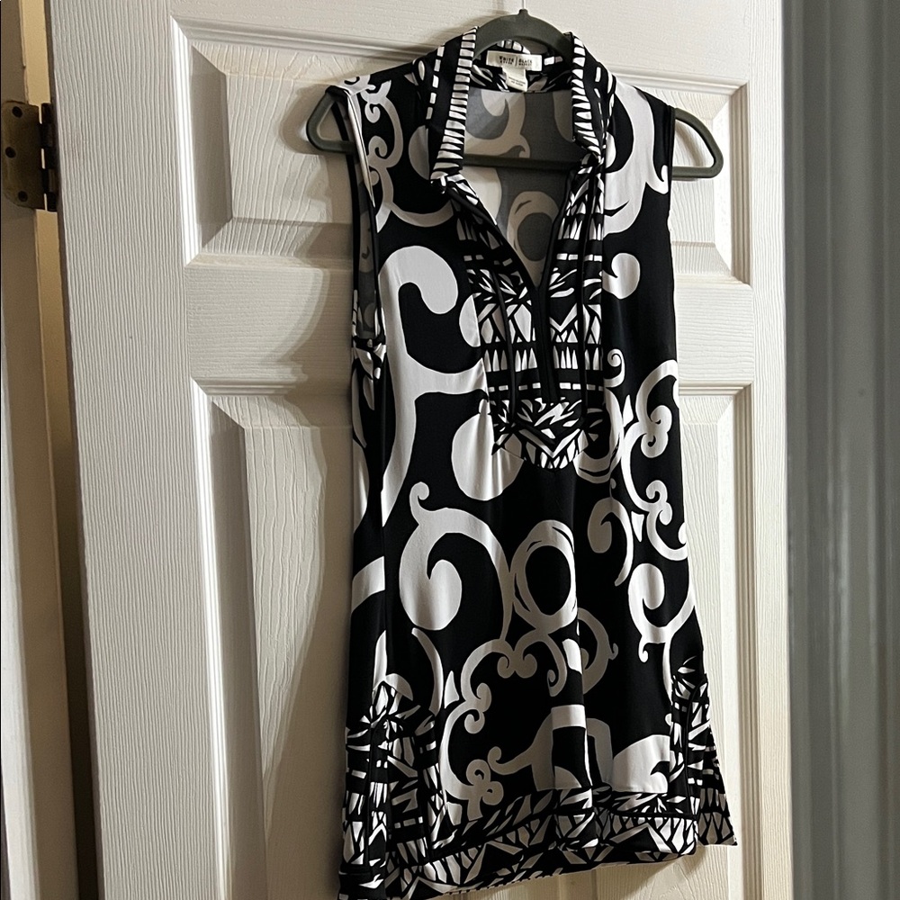 White House Black Market Black and White Swirl Tank Top